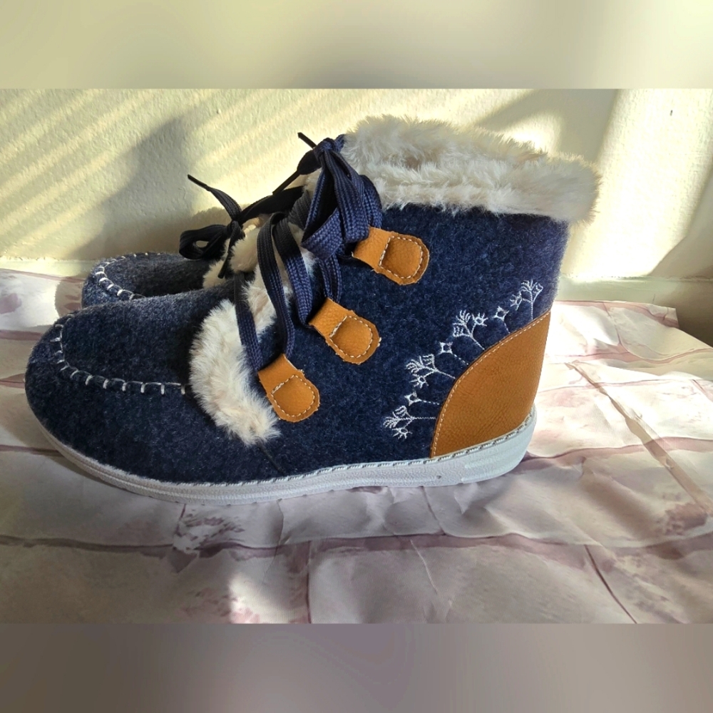 Winter Sporto Blue/Brown /White Suede Booties Faux Fur Lines Lace Up Size 8